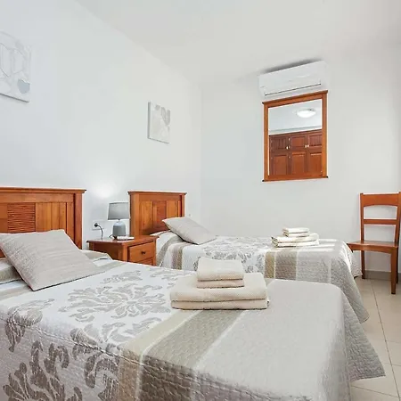 Playa Blanca Sleeps 4 Air Con Wifi *