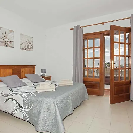 Playa Blanca Sleeps 4 Air Con Wifi Villa