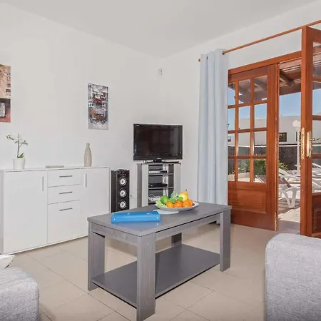 Villa Playa Blanca Sleeps 4 Air Con Wifi