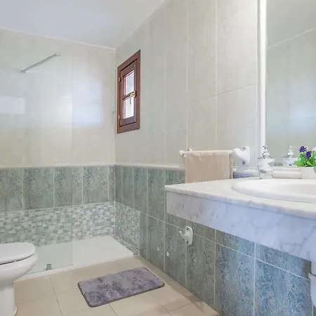 Playa Blanca Sleeps 4 Air Con Wifi *